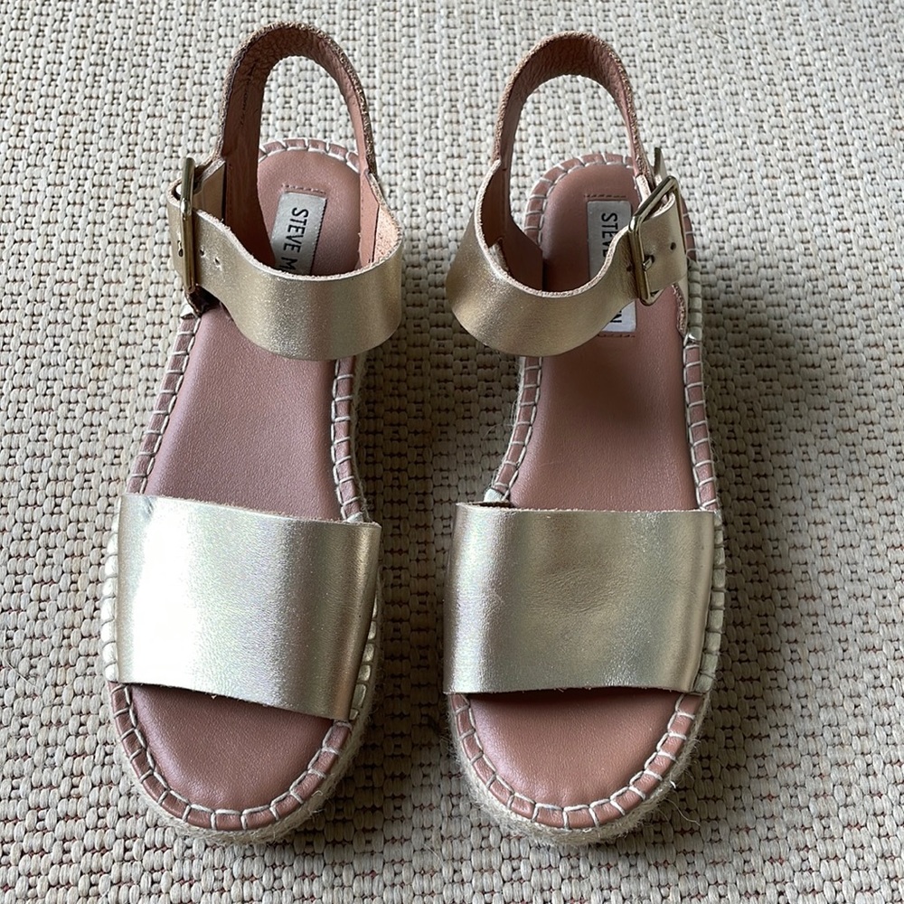 Steve Madden gold wedges